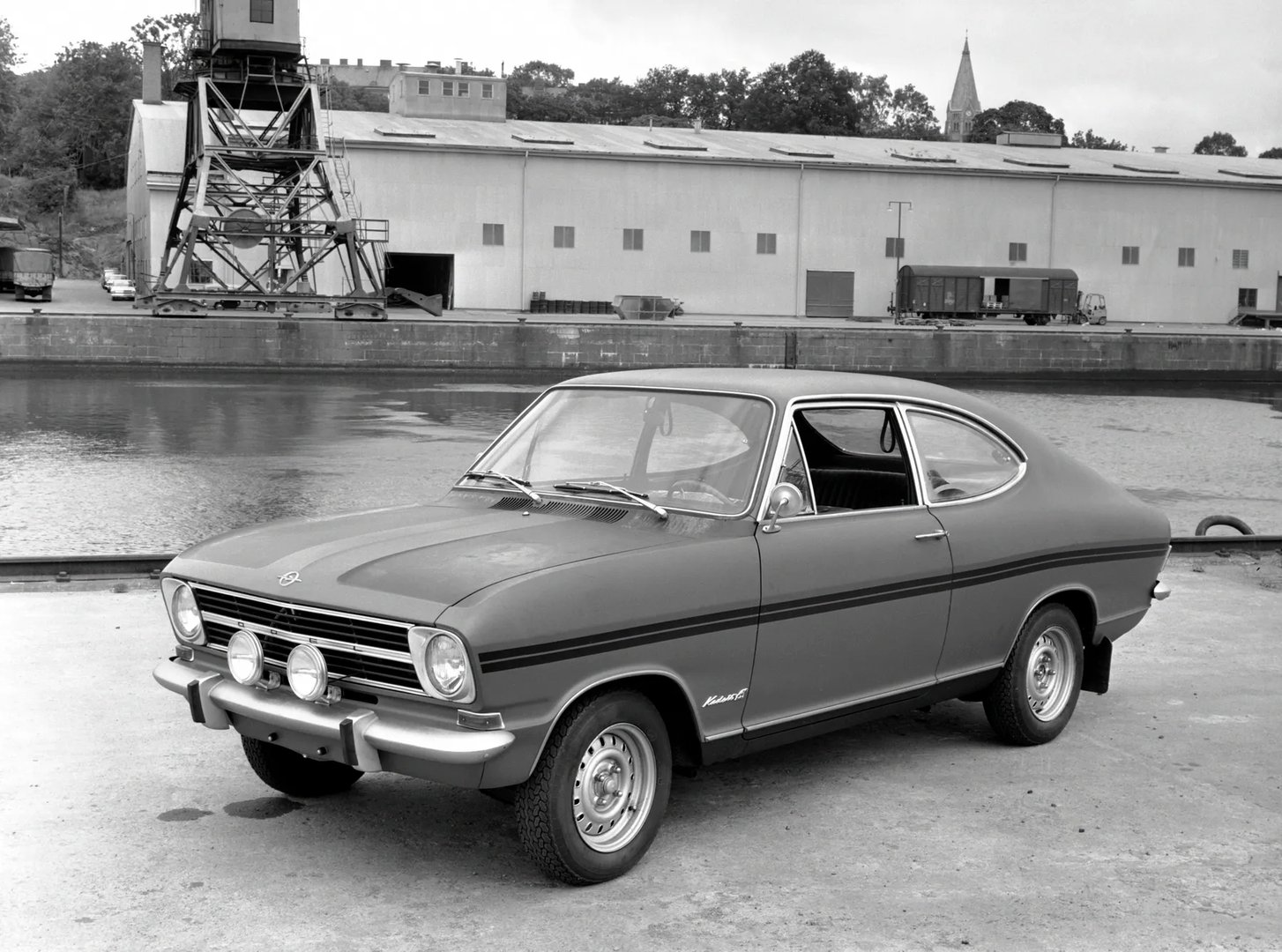 Opel_Kadett_2_generation__Coupe__5.jpg