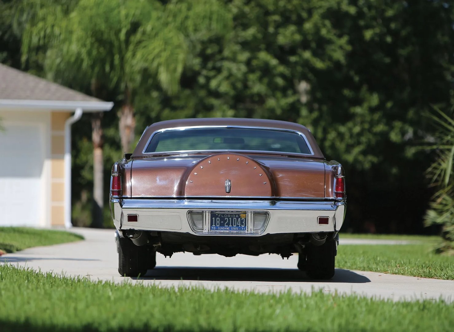 Lincoln_Mark_III_1_generation__Coupe__3.jpg
