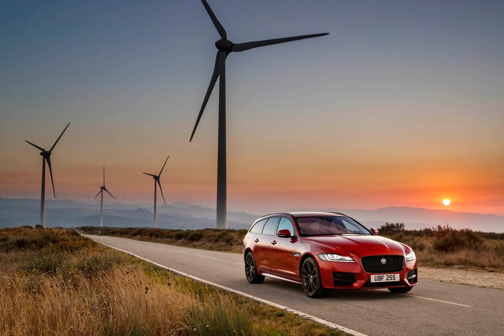 Jaguar_XF_2_generation__Estate_5-door__3.jpg