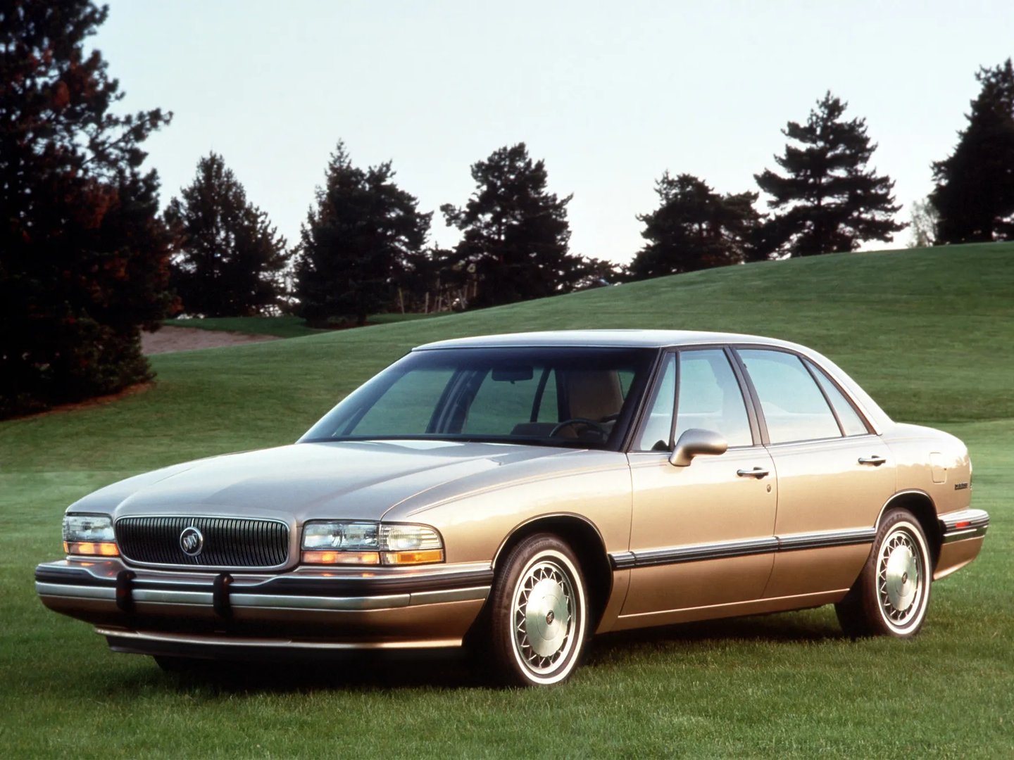 Buick_LeSabre_7_generation__Sedan__6.jpg