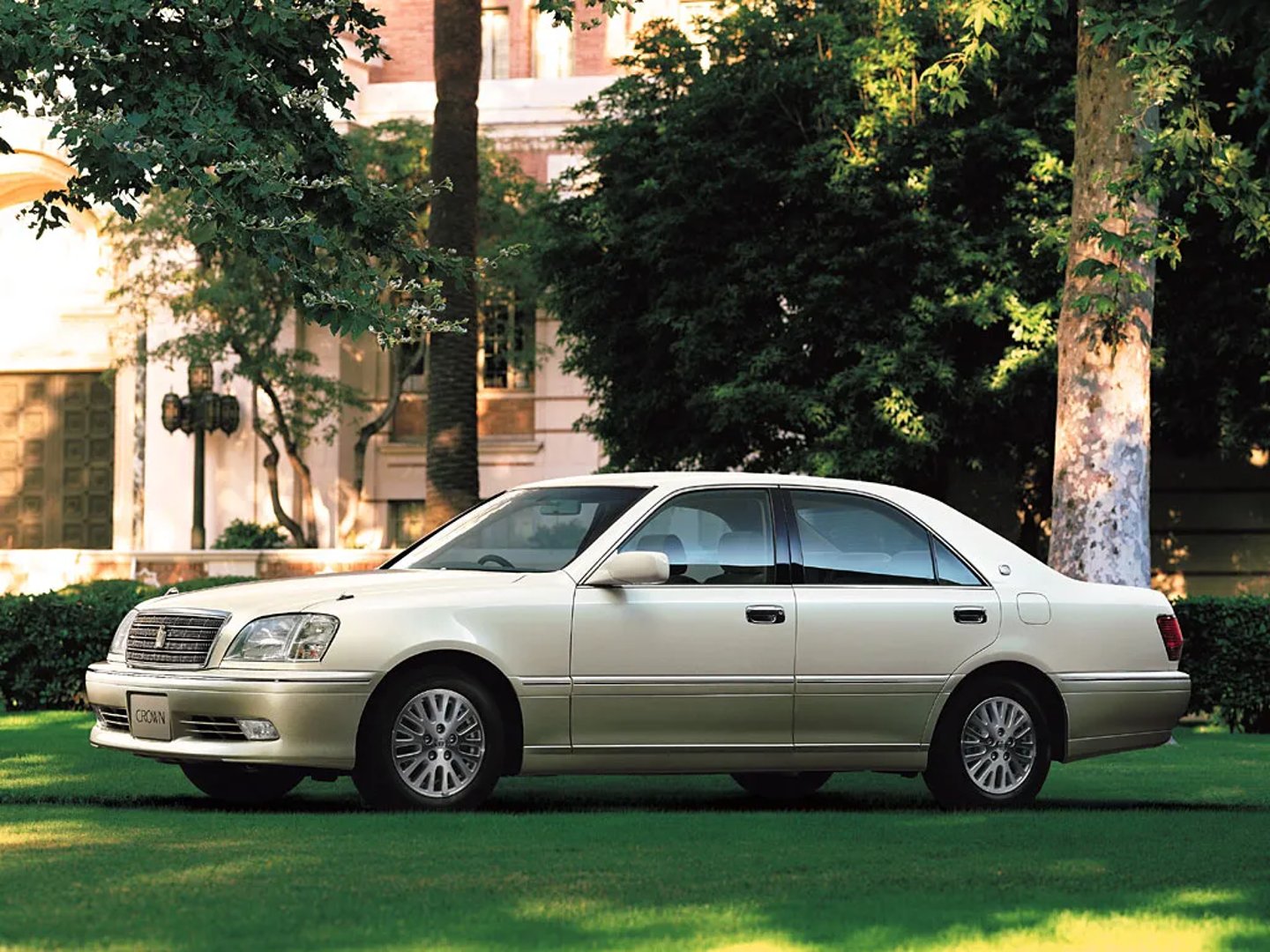 Toyota_Crown_11_generation__Sedan__6.jpg