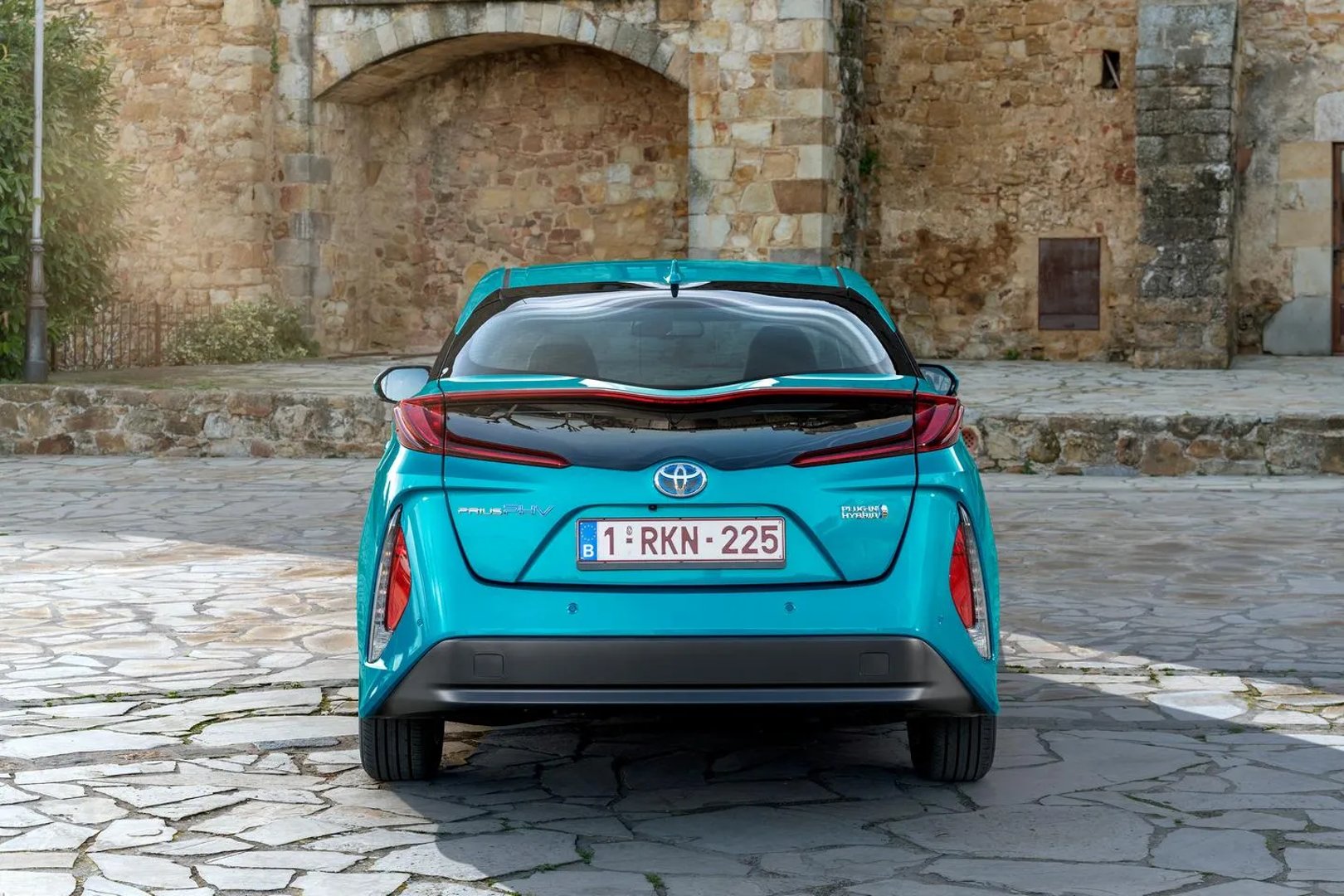 Toyota_Prius_Plug-In_4_generation__Liftback__4.jpg