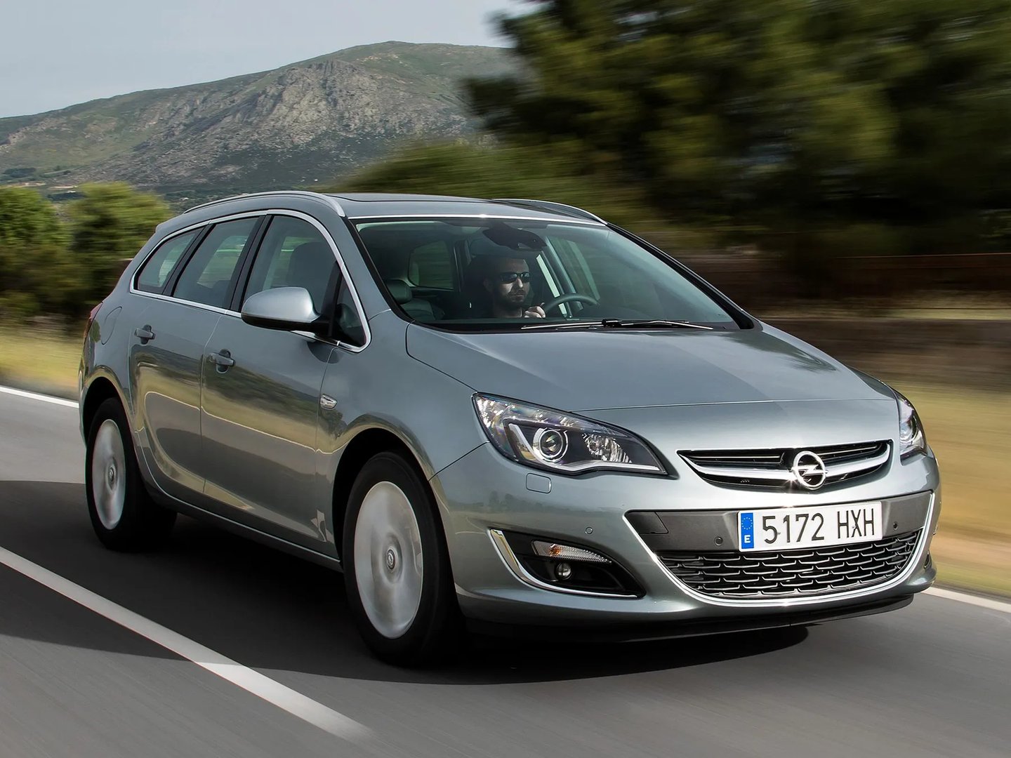 Opel_Astra_4_generation_restyling__Estate_5-door__9.jpg
