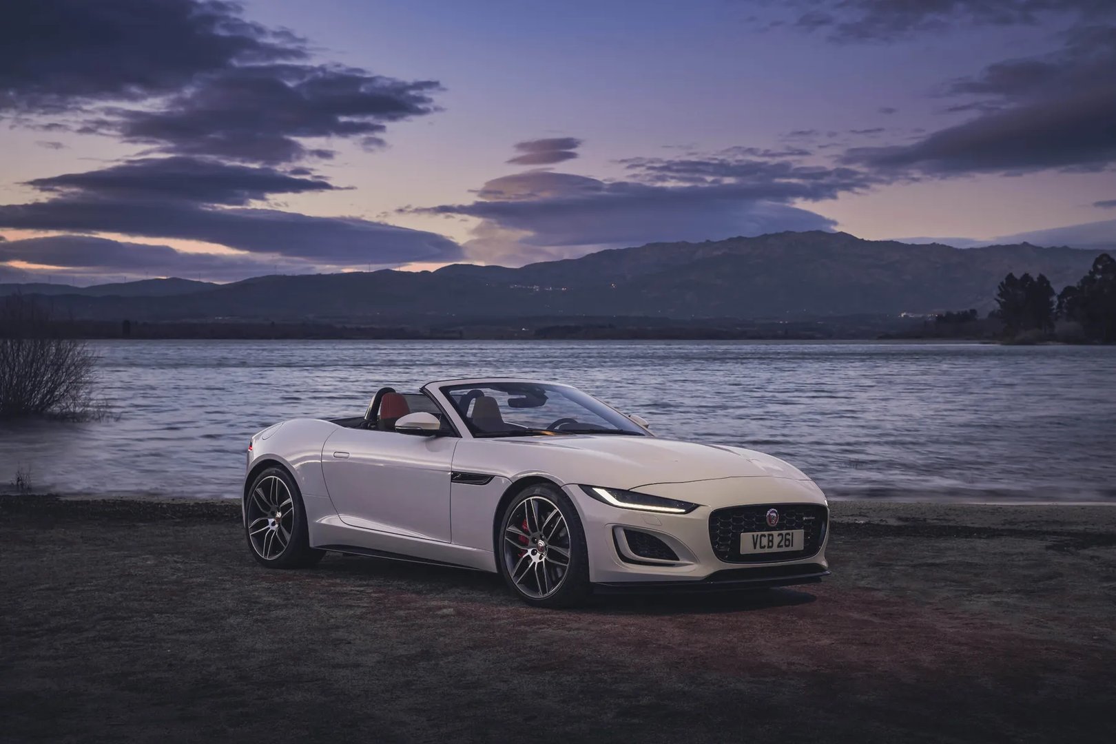 Jaguar_F-Type_1_generation_restyling_2__Roadster__8.jpg