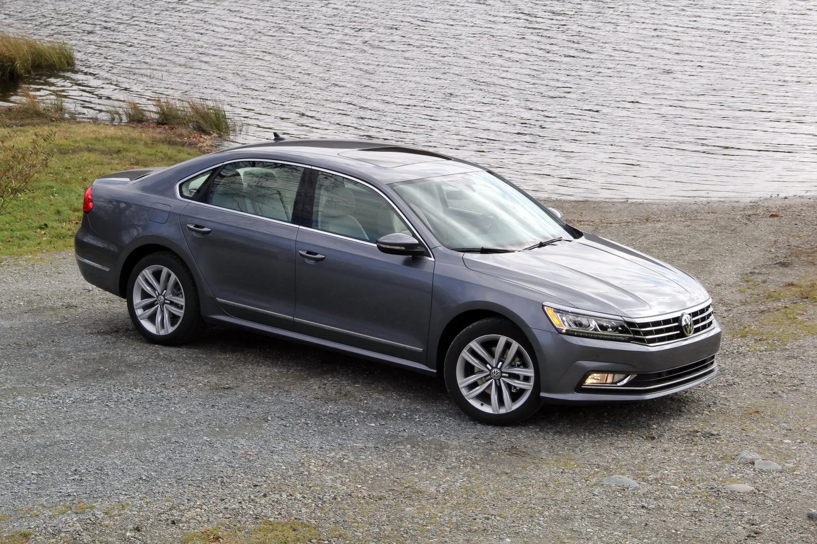 Volkswagen_Passat_(USA)_1_generation_restyling__Sedan__13.jpg