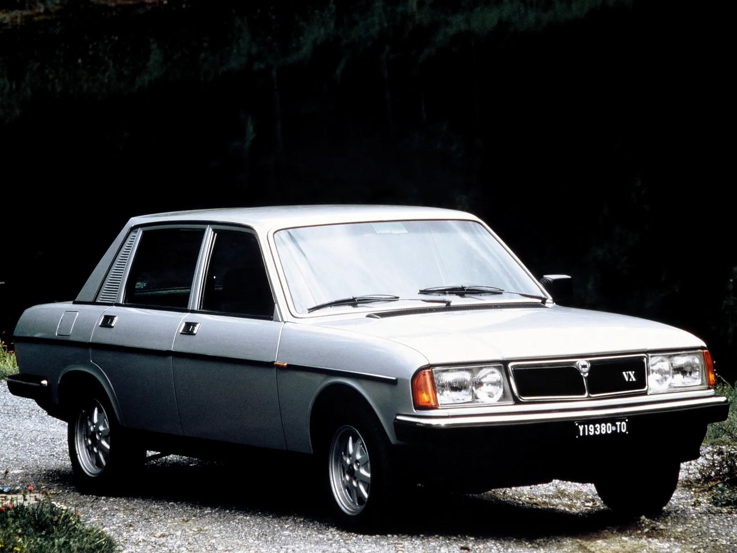 Lancia_Beta_1_generation__Sedan__3.jpg