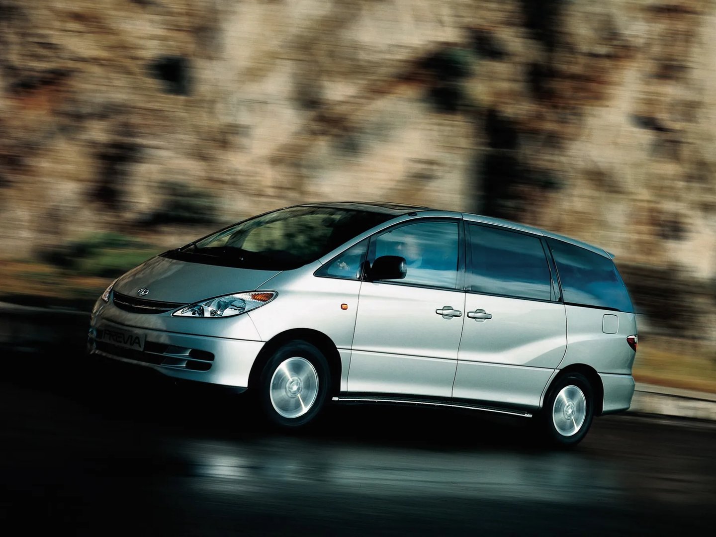 Toyota_Previa_2_generation__Minivan__6.jpg
