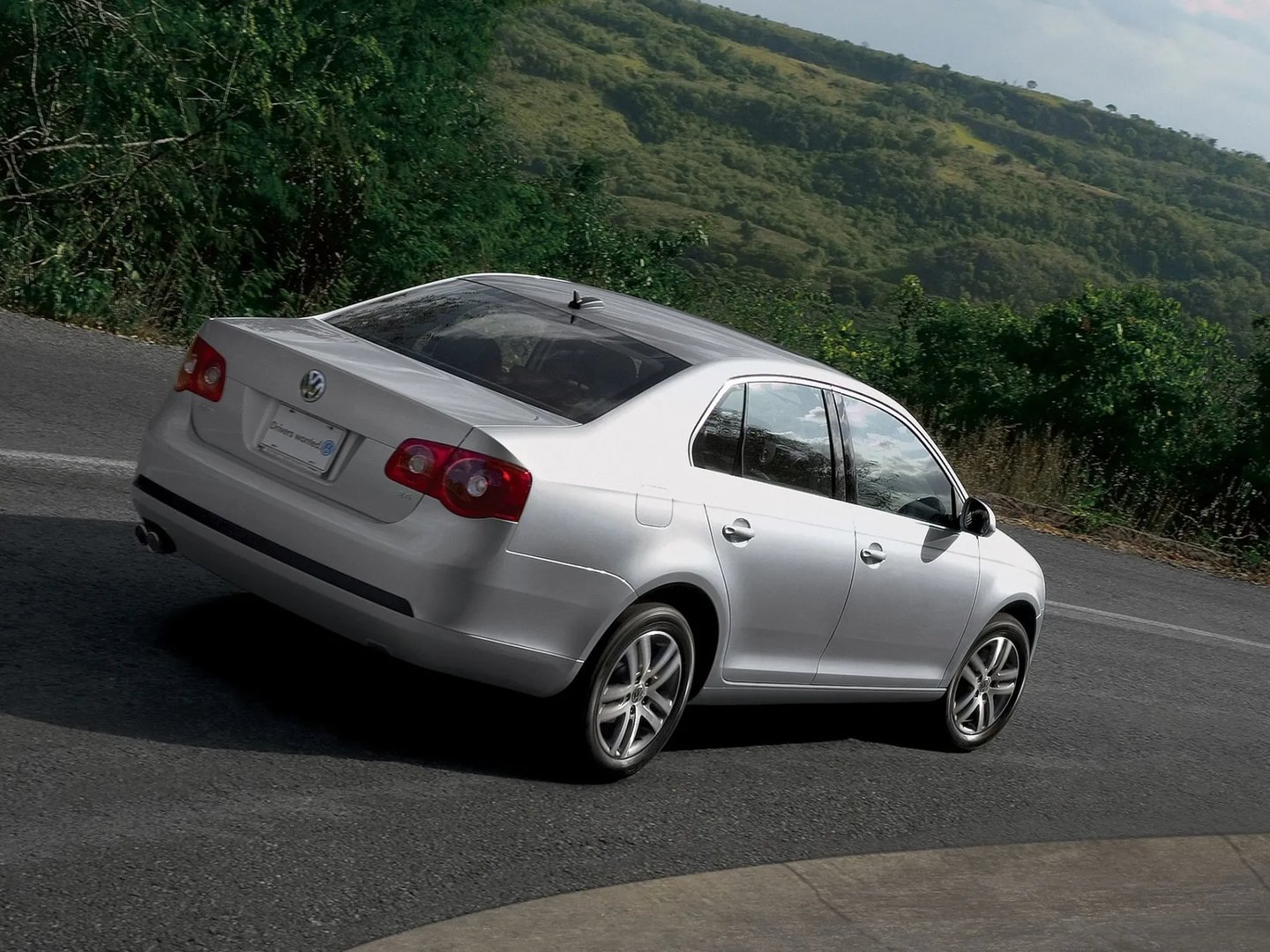 Volkswagen_Jetta_5_generation__Sedan__5.jpg