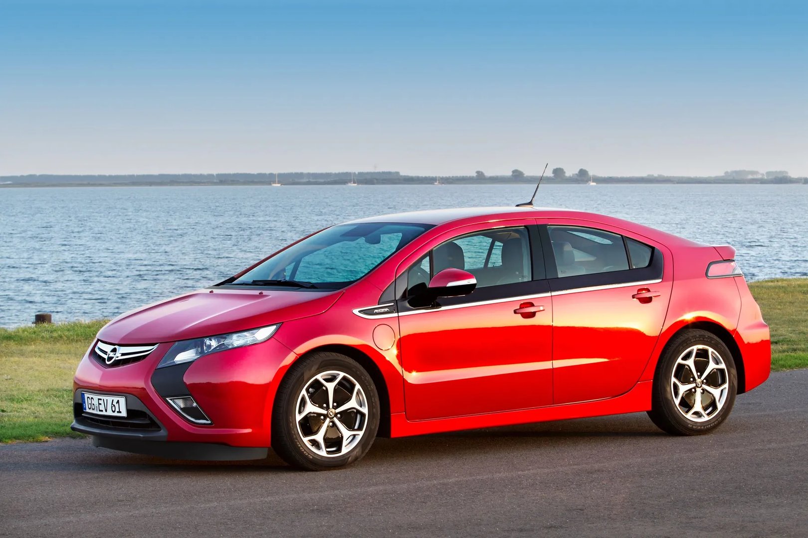 Opel_Ampera_1_generation__Hatchback_5-door__8.jpg