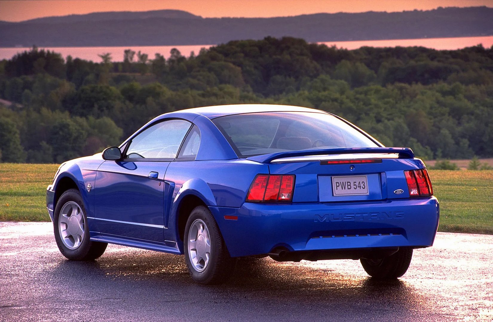 Ford_Mustang_4_generation_restyling__Coupe__13.jpg