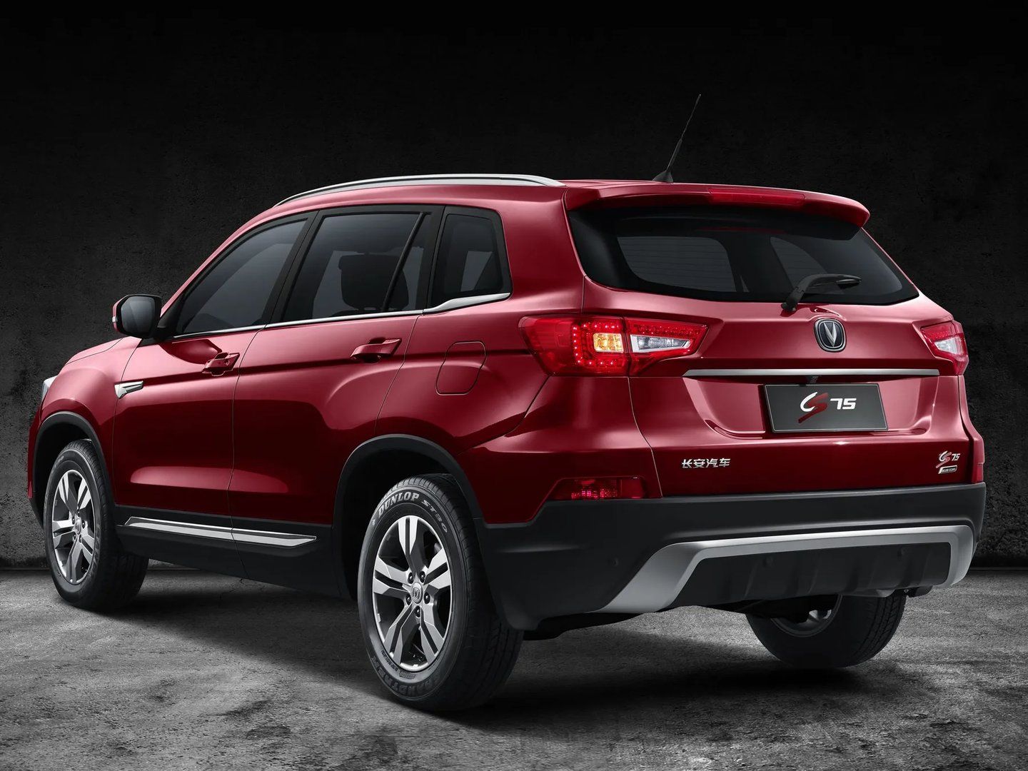 Changan_CS75_1_generation__SUV_5-doors__2.jpg