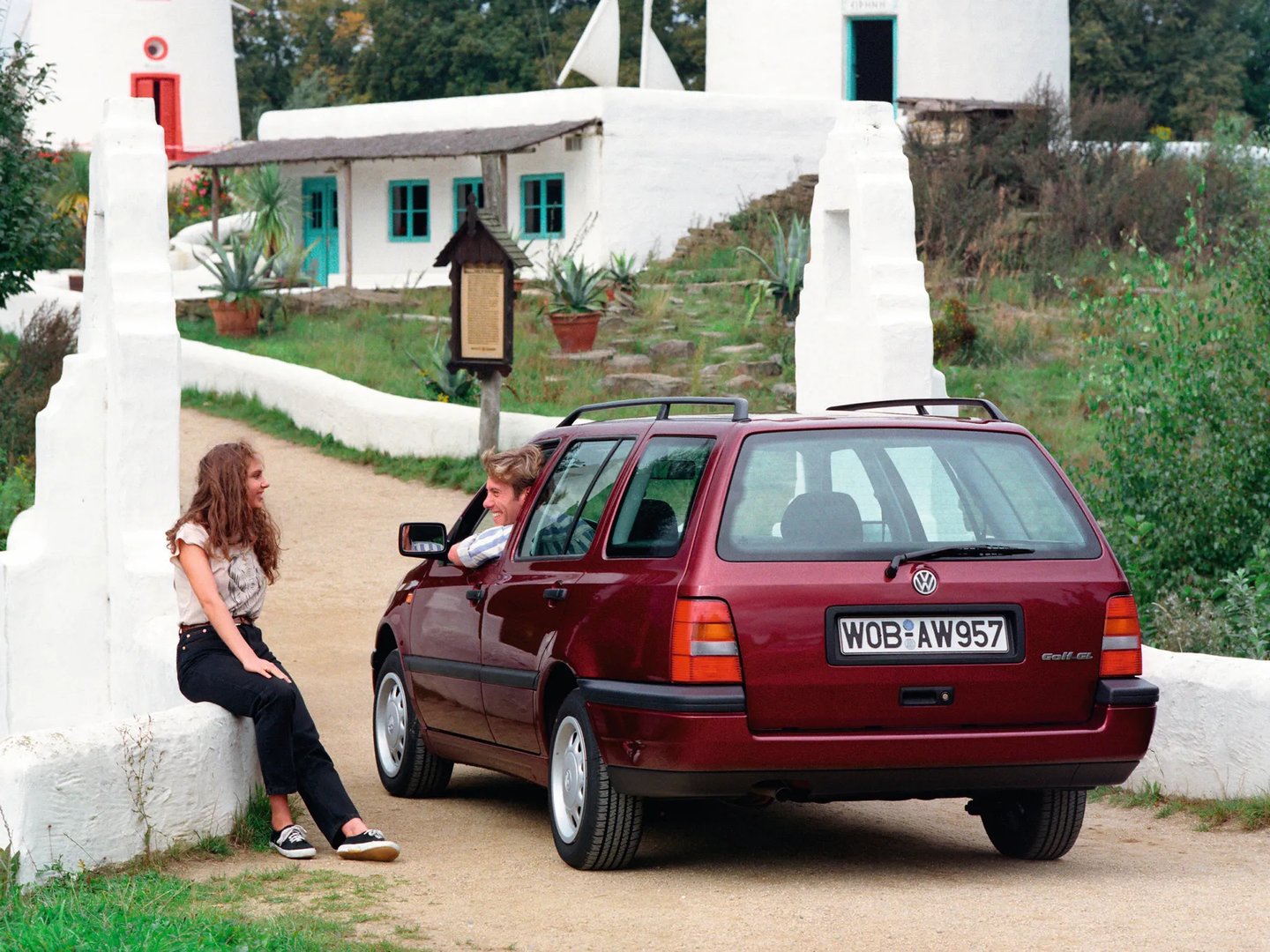 Volkswagen_Golf_3_generation__Estate_5-door__1.jpg
