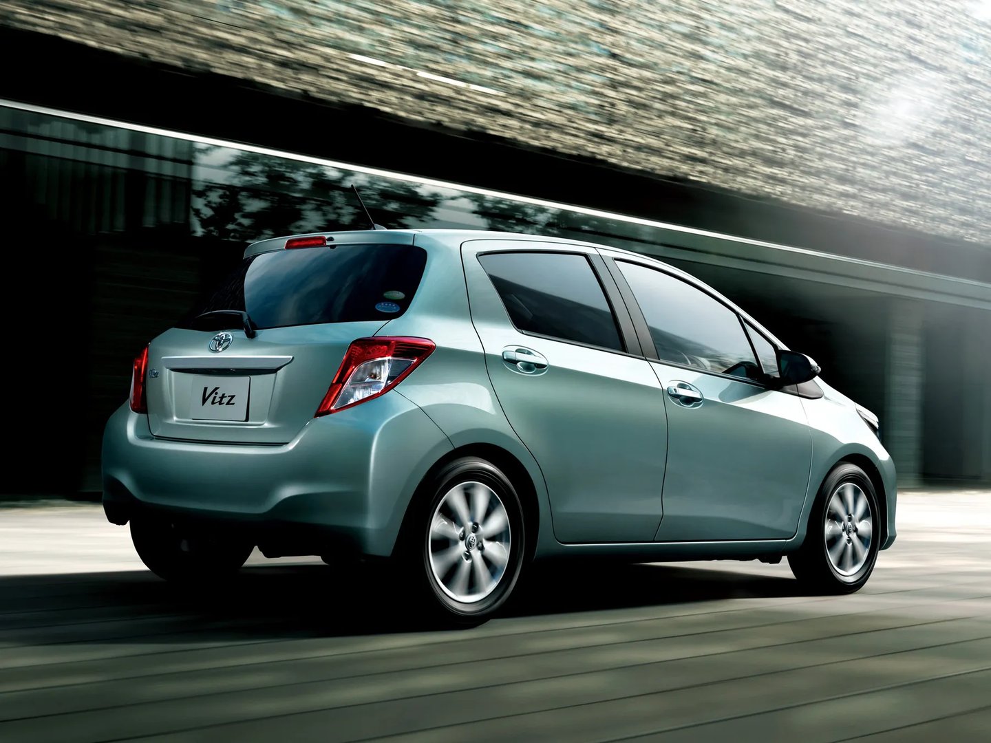 Toyota_Vitz_3_generation__Mini_5-doors__3.jpg
