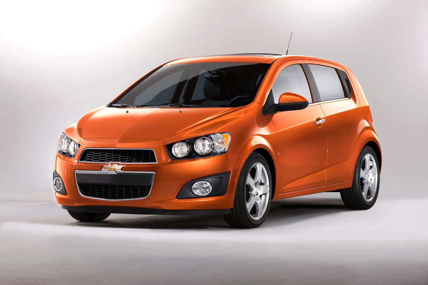 Chevrolet_Sonic_1_generation__Hatchback_5-door__4.jpg
