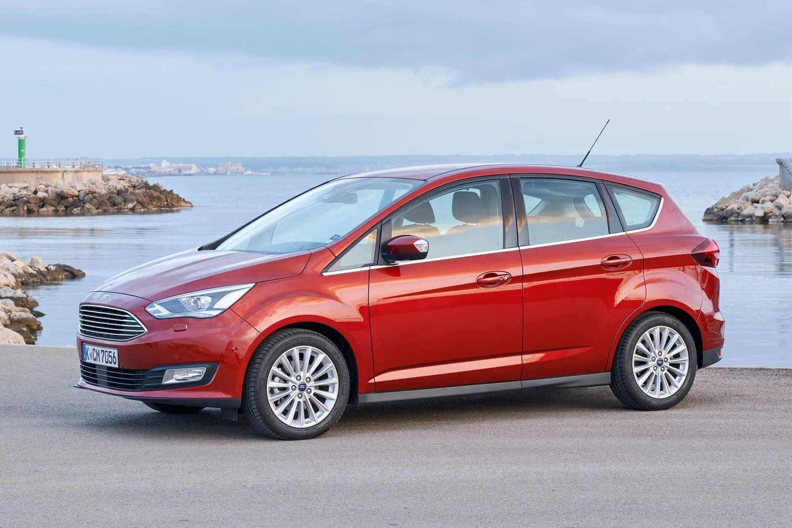 Ford_C-MAX_2_generation_restyling__Compact_Van__1.jpg