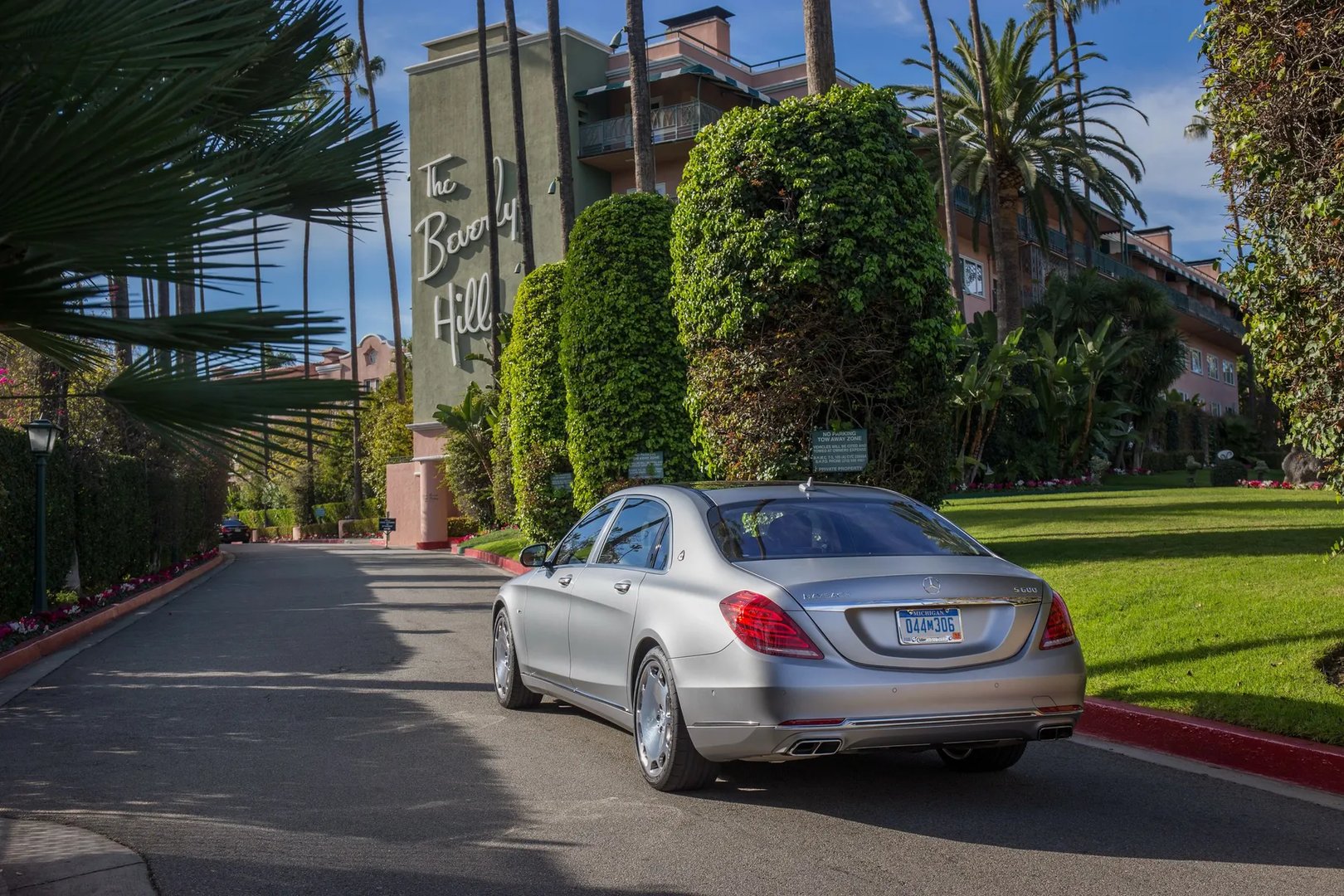 Maybach_S-class_1_generation__Sedan_Long__5.jpg