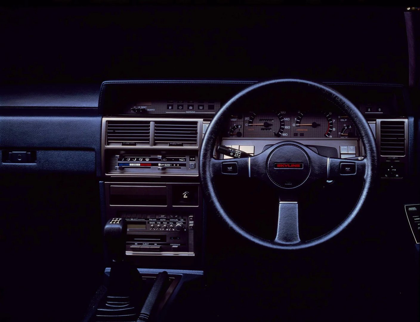 Nissan_Skyline_7_generation__Sedan__7.jpg