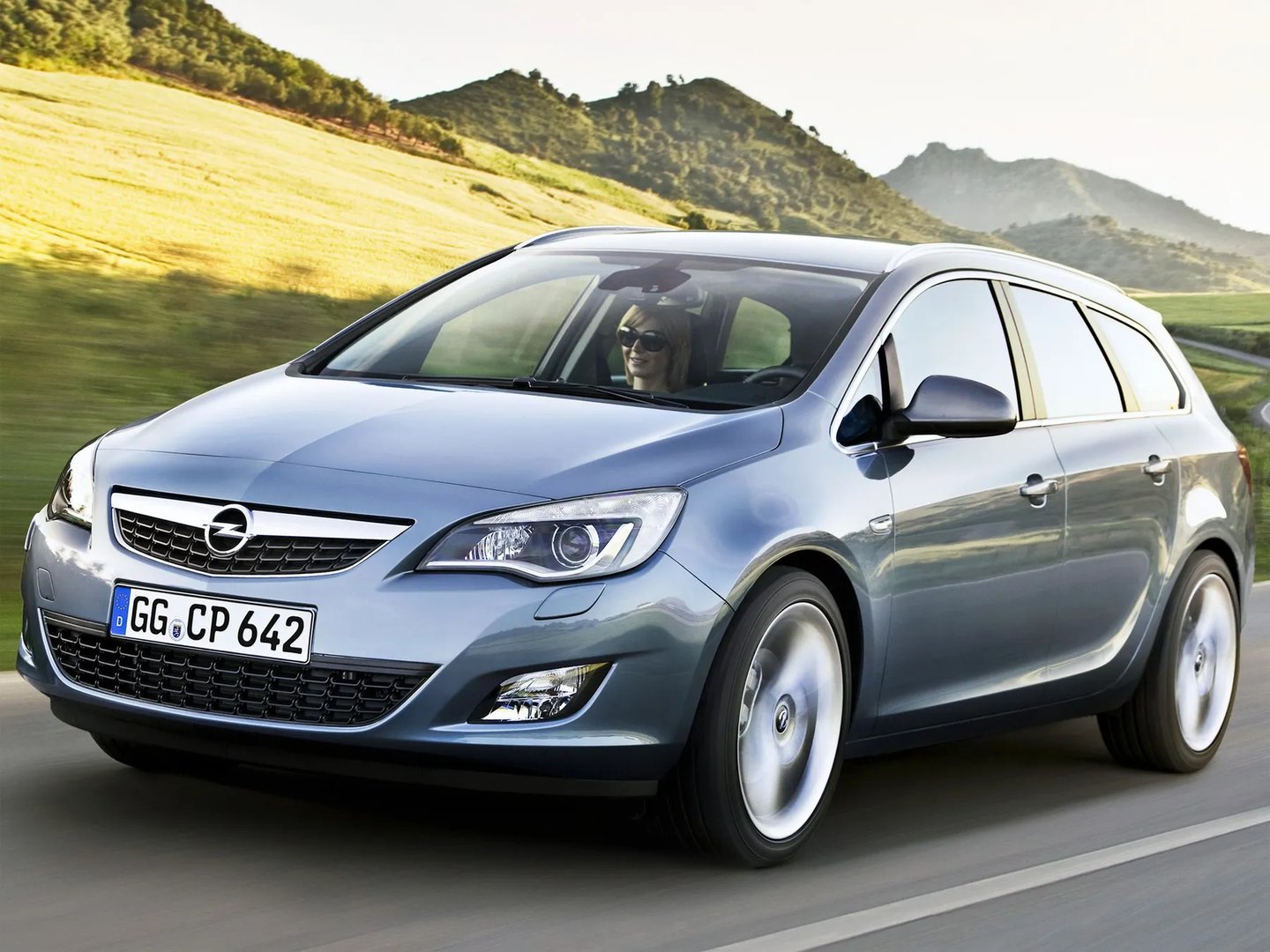 Opel_Astra_4_generation__Estate_5-door__10.jpg