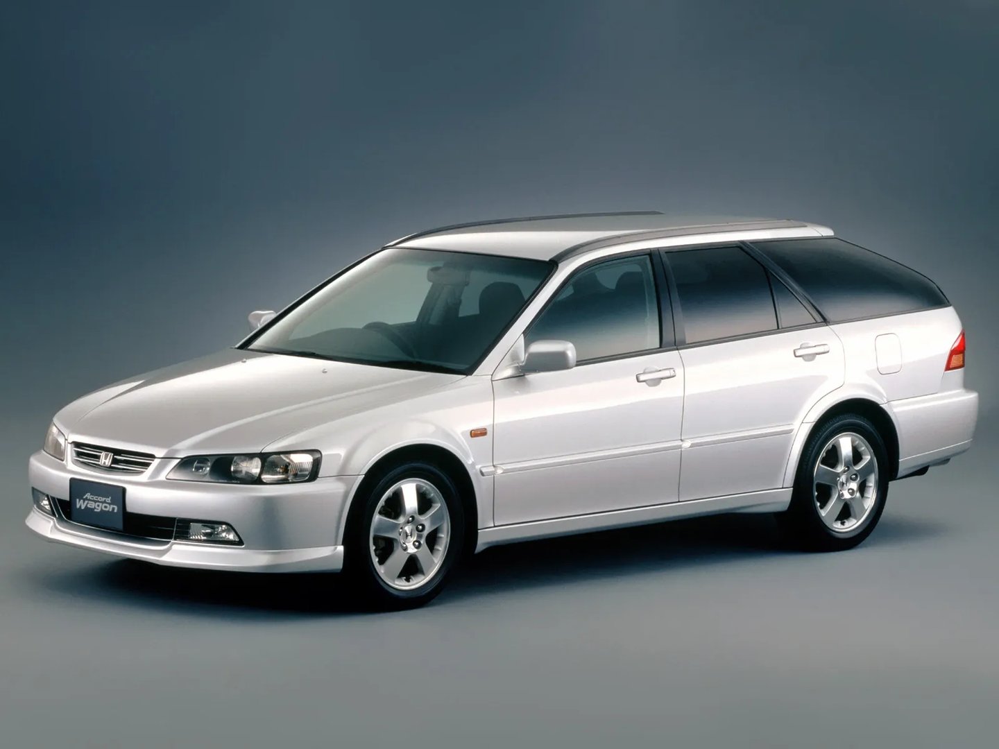 Honda_Accord_6_generation__Estate_5-door__4.jpg