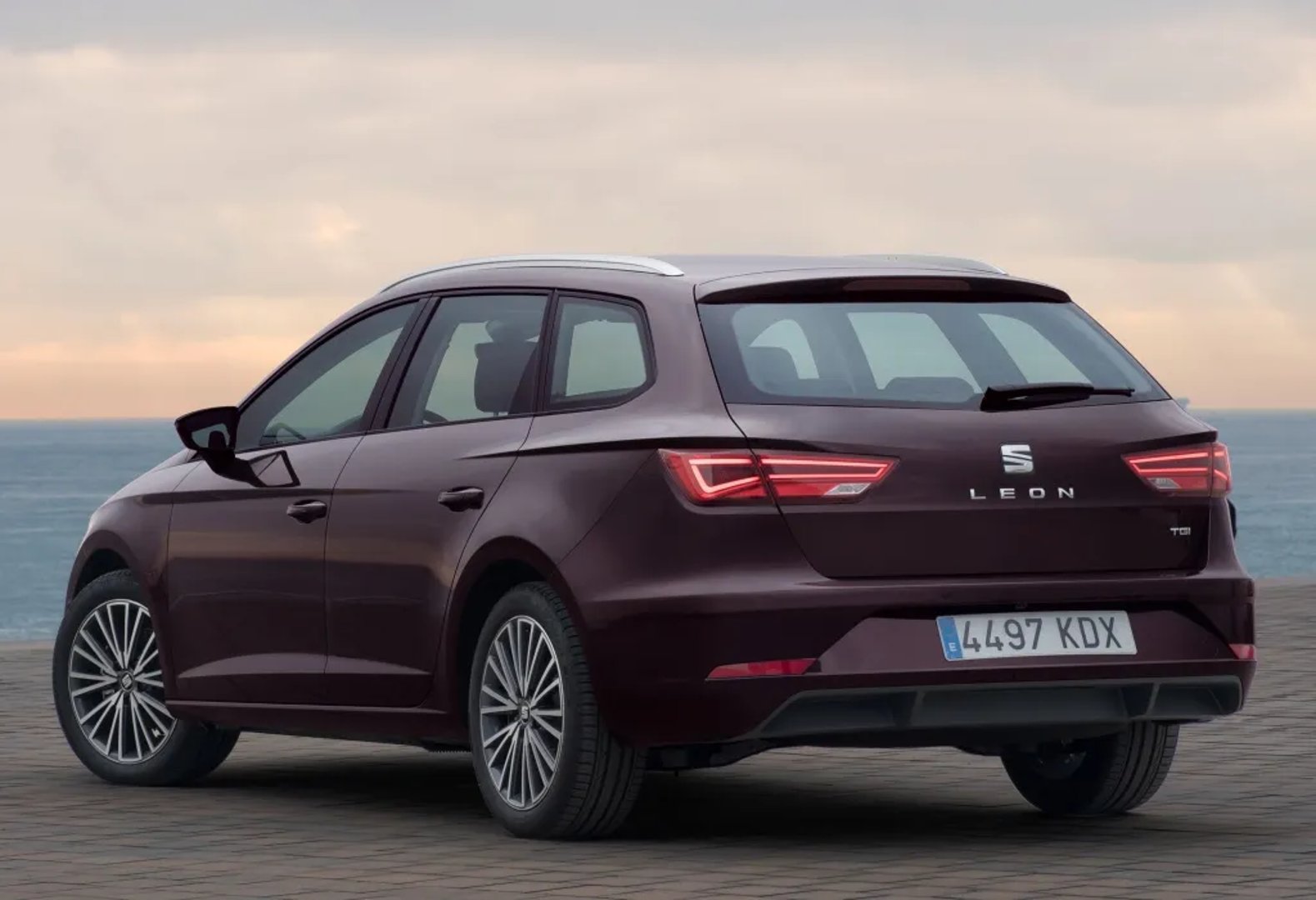 SEAT_Leon_3_generation_restyling__Estate_5-door__11.jpg