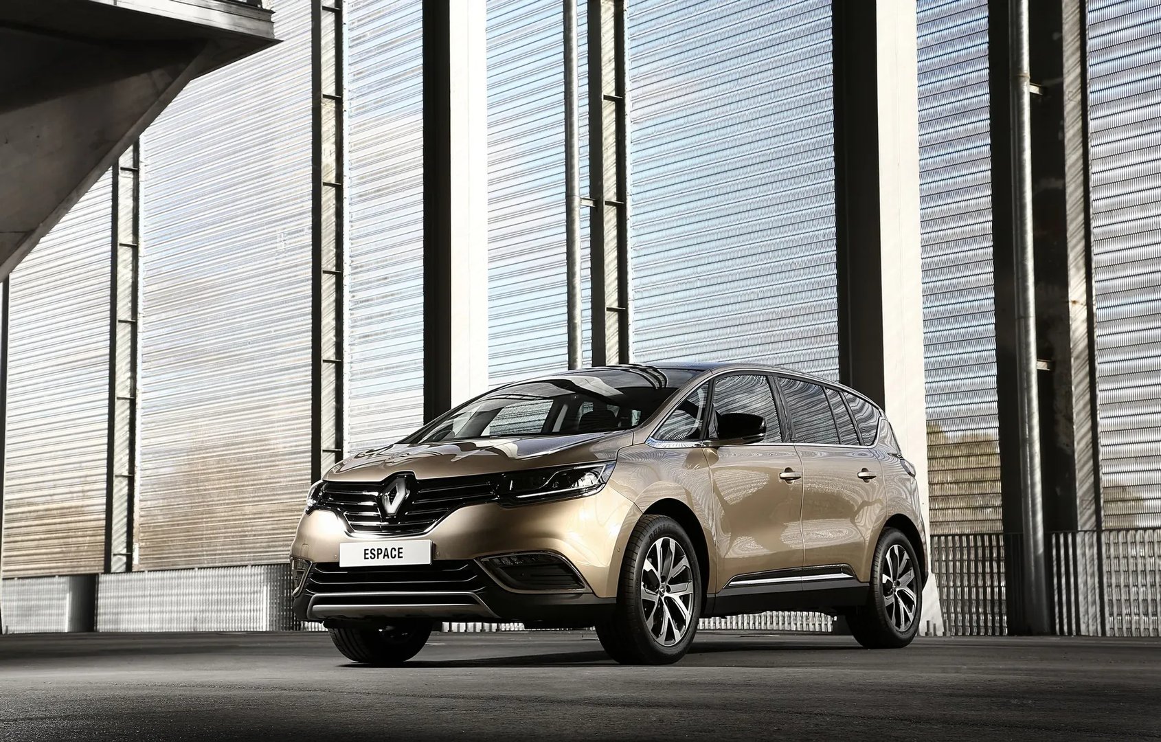 Renault_Espace_5_generation__Minivan__11.jpg