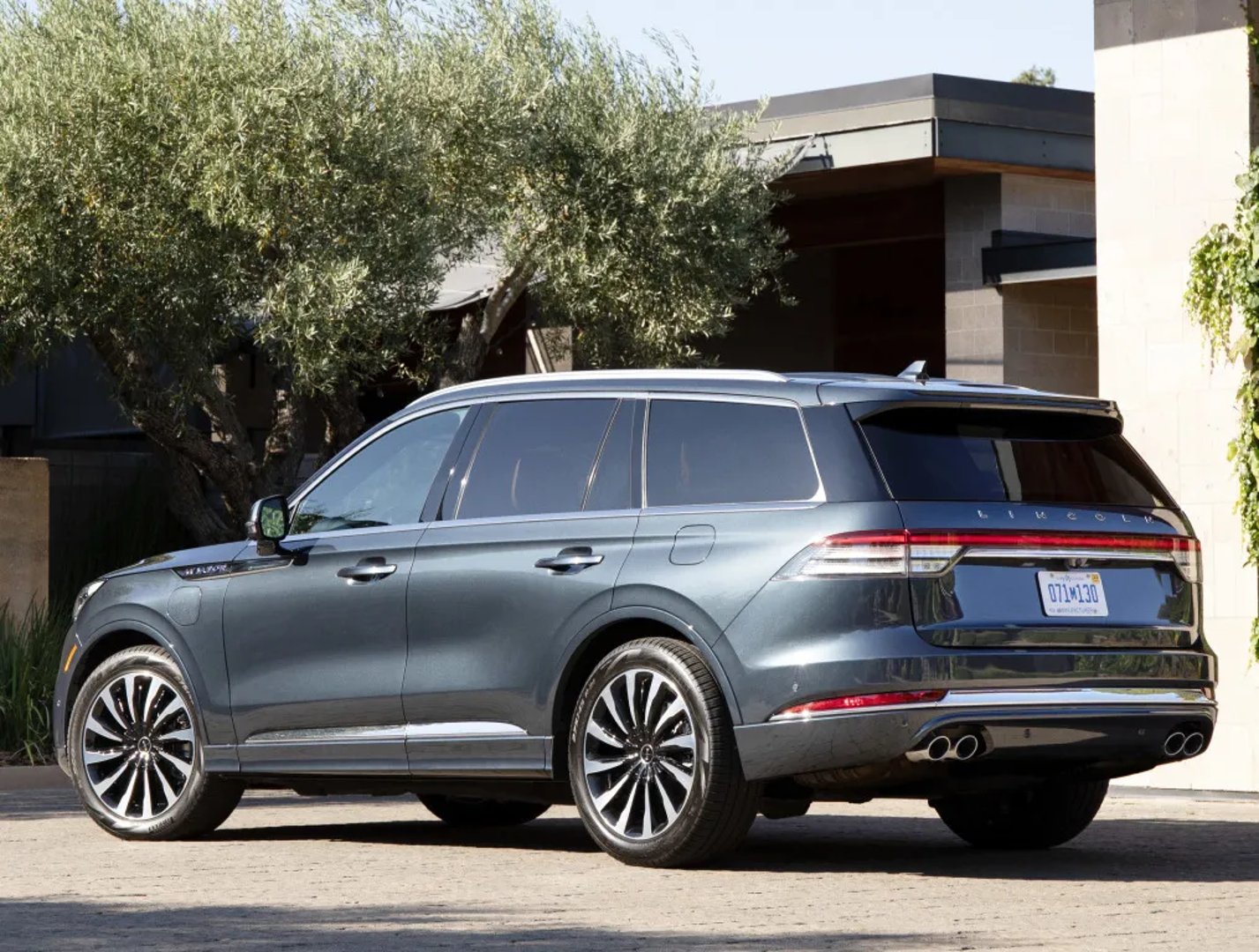 Lincoln_Aviator_2_generation__SUV_5-doors__6.jpg