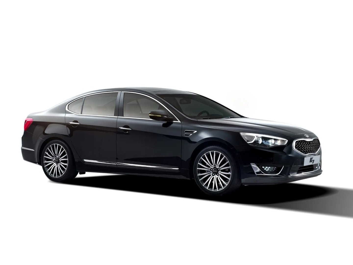 Kia_K7_1_generation_restyling__Sedan__2.jpg