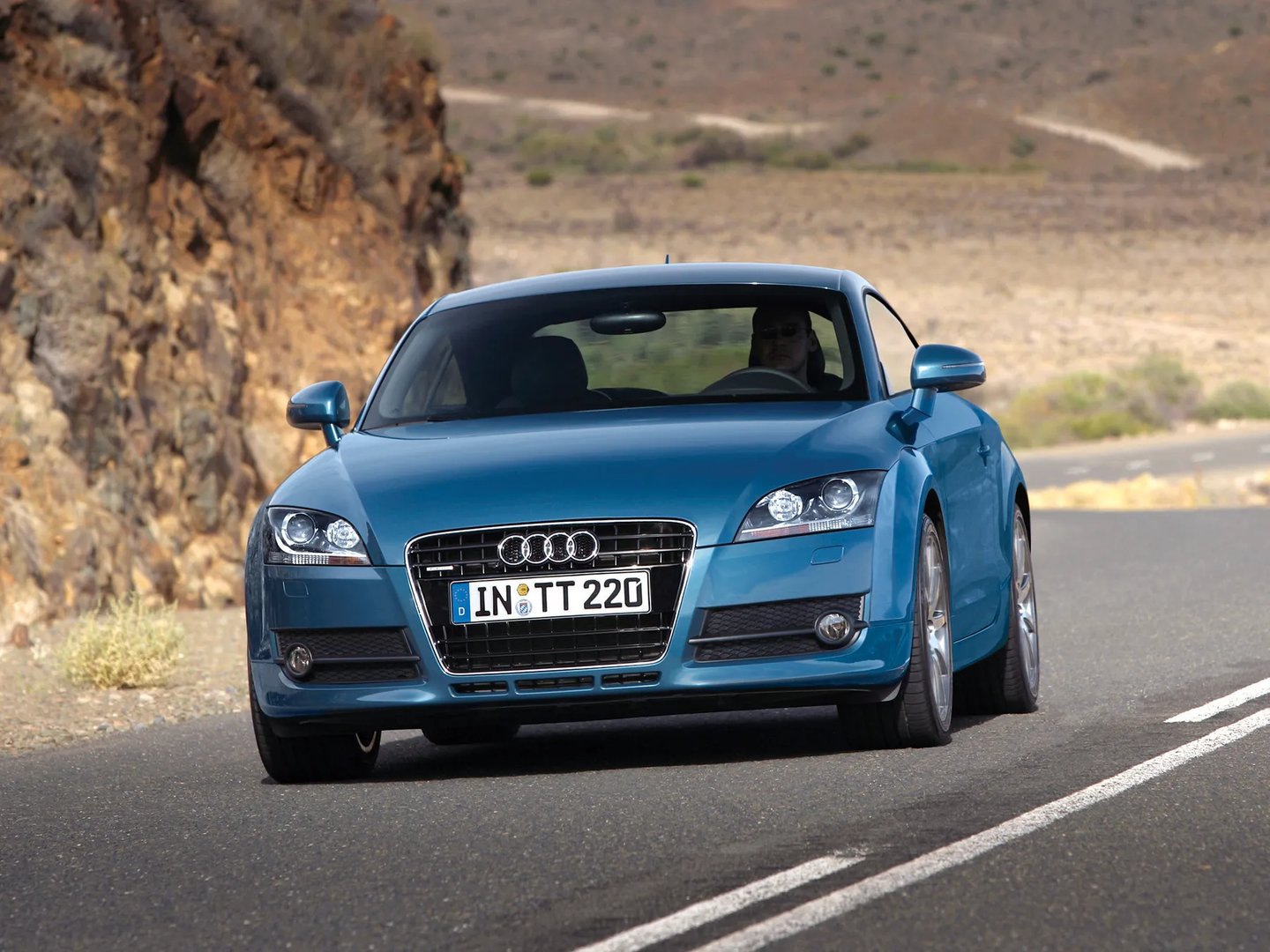 Audi_TT_2_generation__Coupe__12.jpg