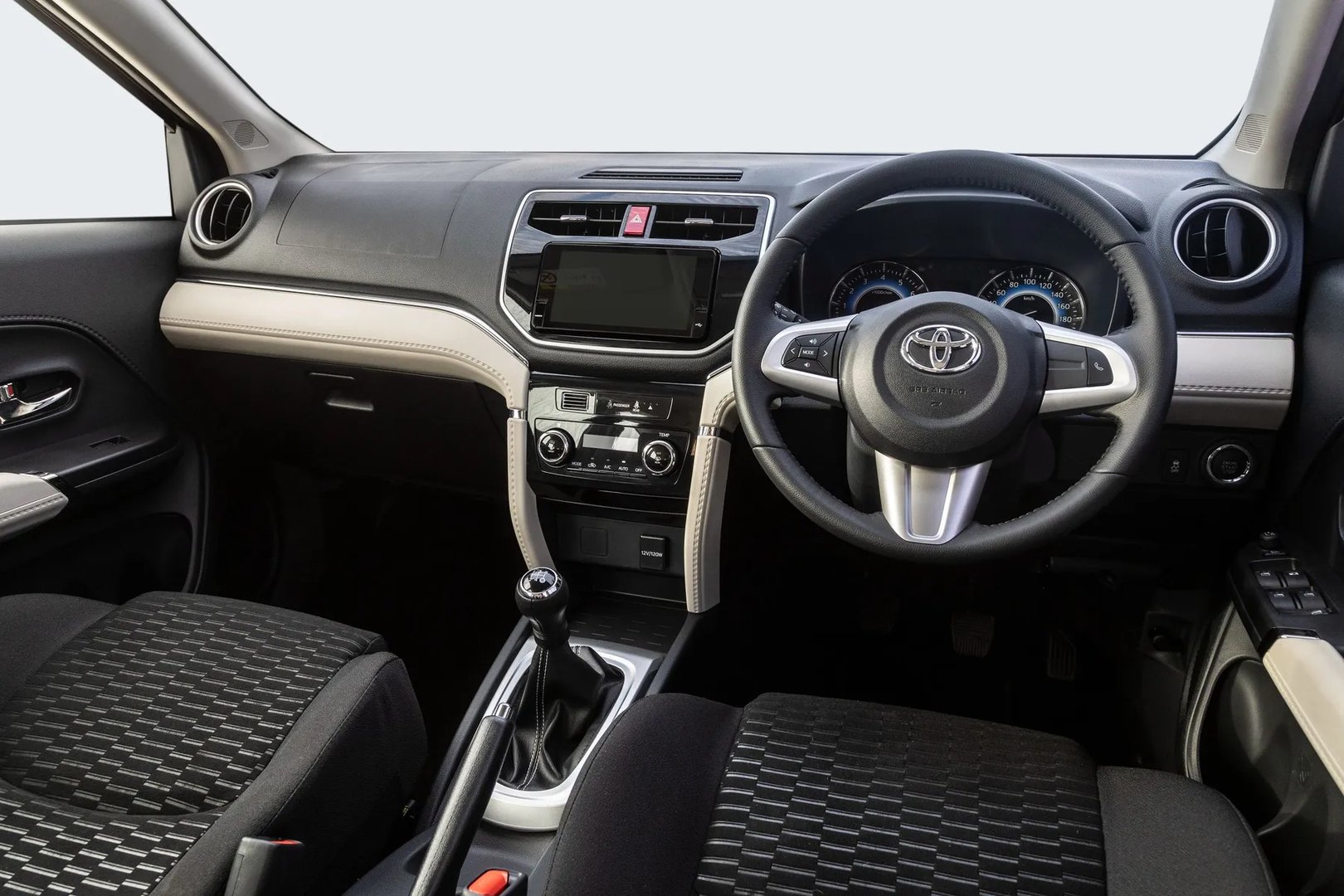 Toyota_Rush_2_generation__SUV_5-doors__12.jpg