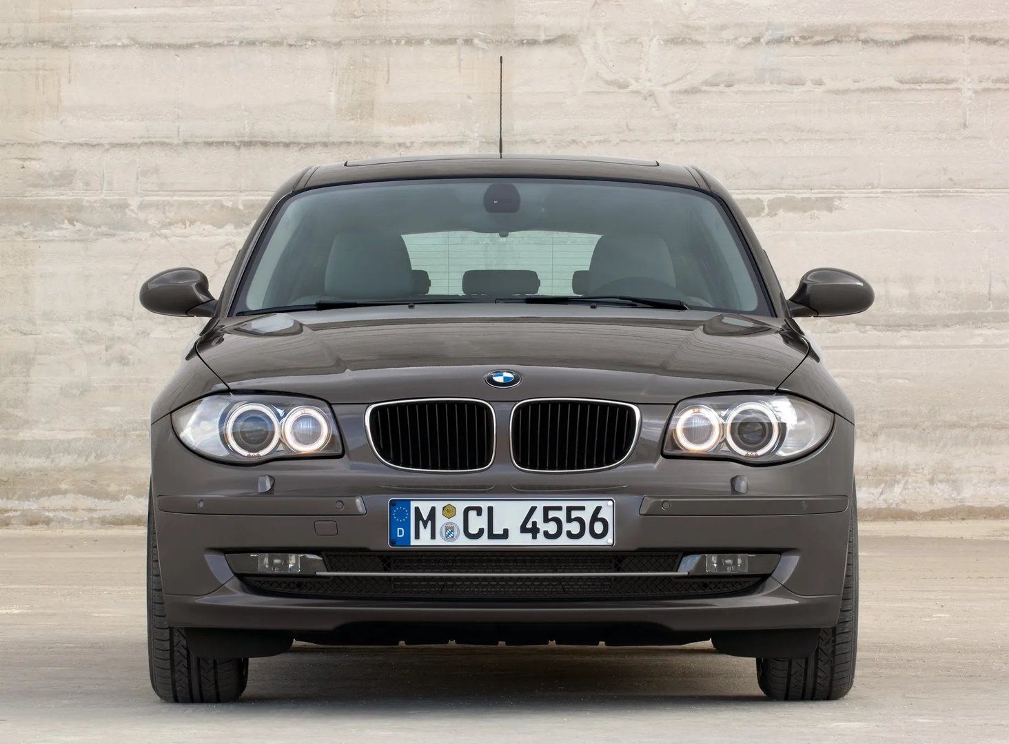 BMW_1_series_1_generation_restyling__Hatchback_5-door__2.jpg