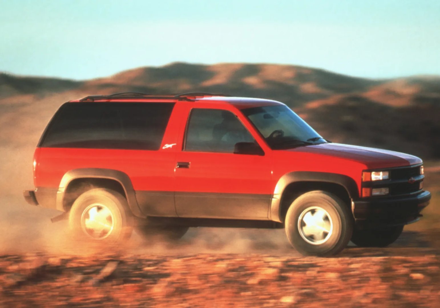 Chevrolet_Tahoe_1_generation__SUV_3-doors__2.jpg
