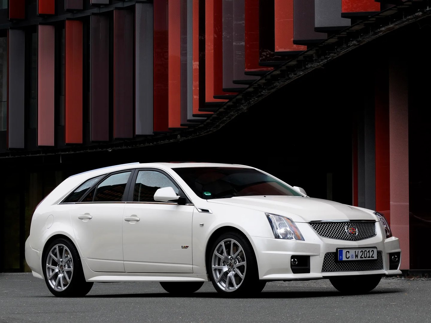 Cadillac_CTS-V_2_generation__Estate_5-door__5.jpg