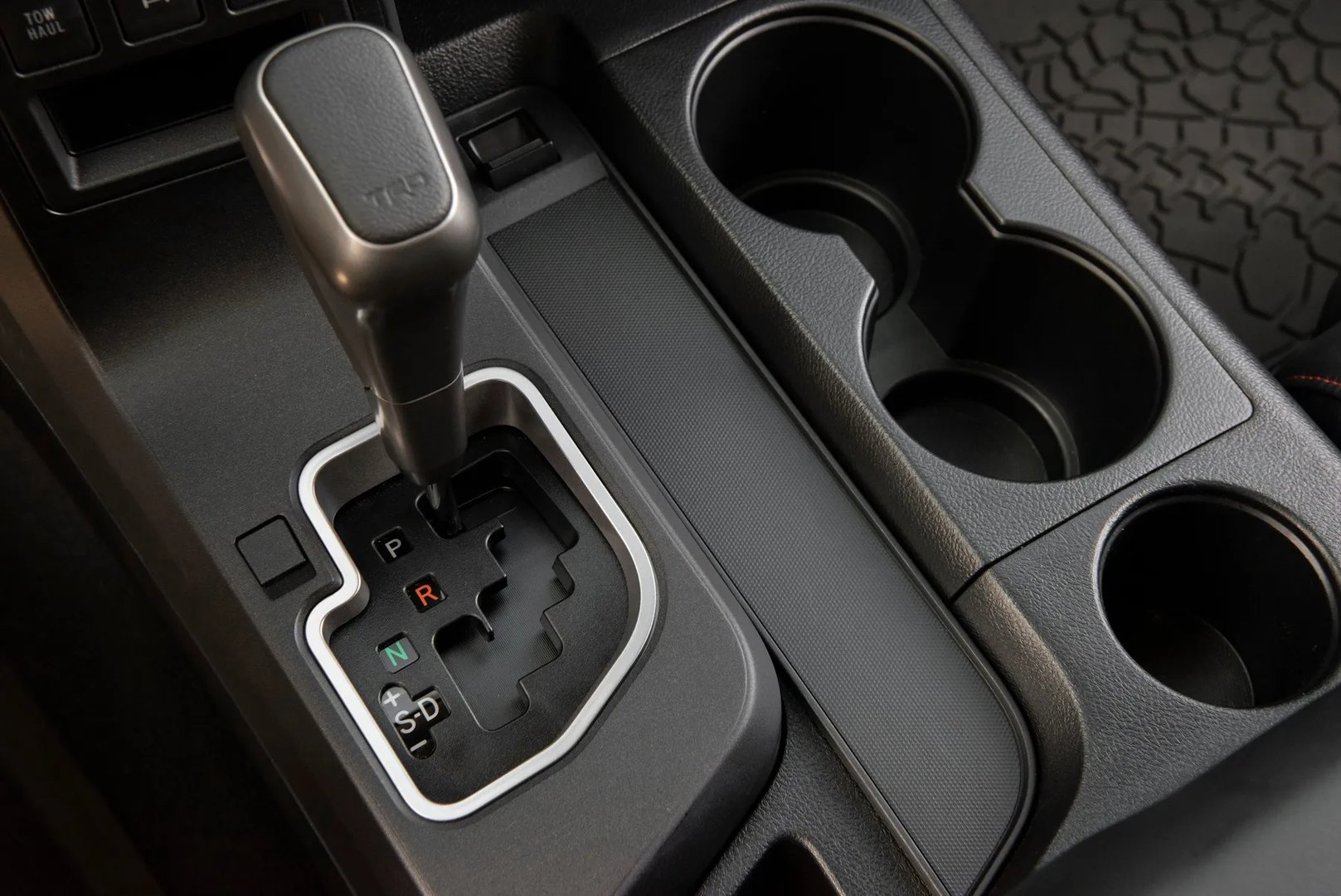 Toyota_Sequoia_2_generation_restyling__SUV_5-doors__11.jpg