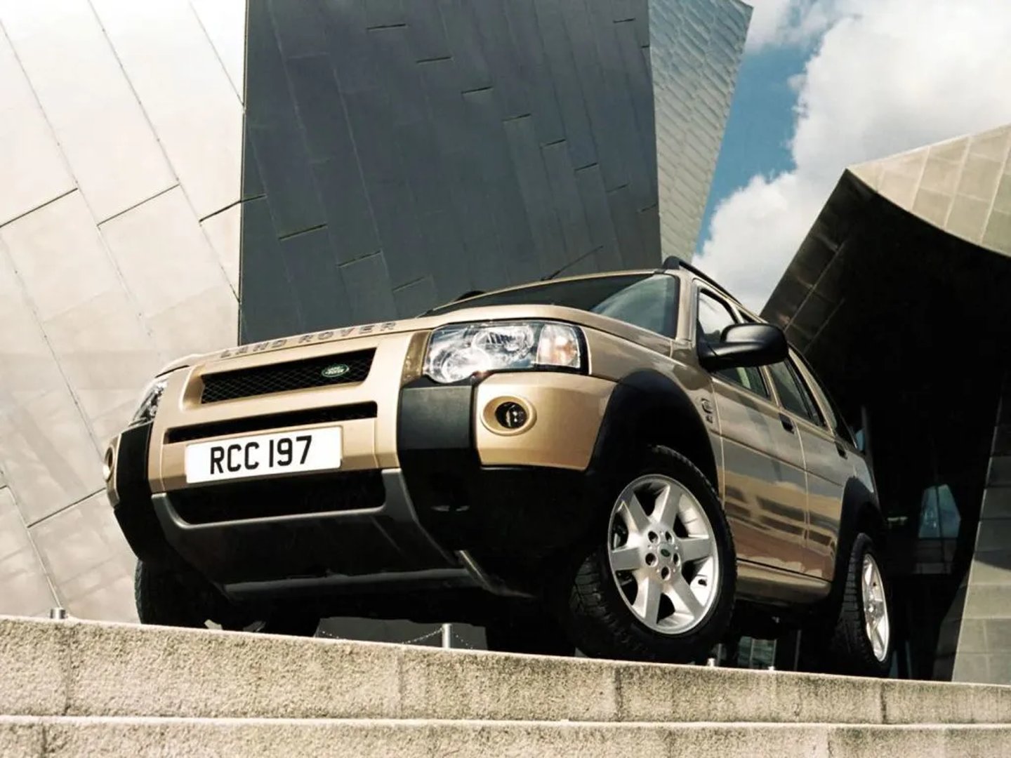 Land Rover_Freelander_1_generation_restyling__SUV_5-doors__5.jpg