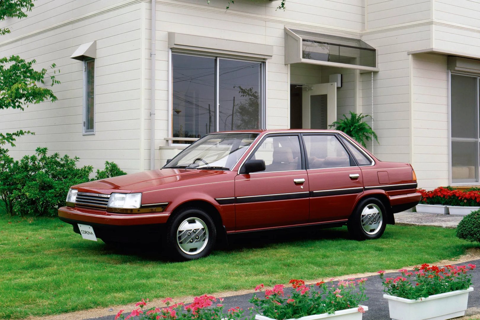 Toyota_Corona_8_generation__Sedan__2.jpg