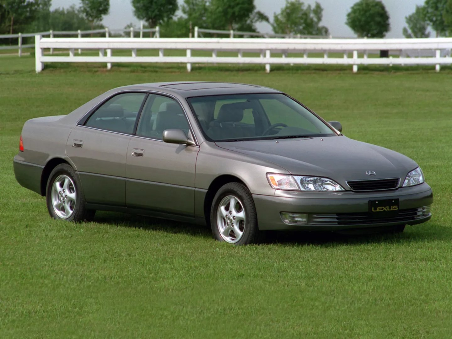 Lexus_ES_3_generation__Sedan__5.jpg