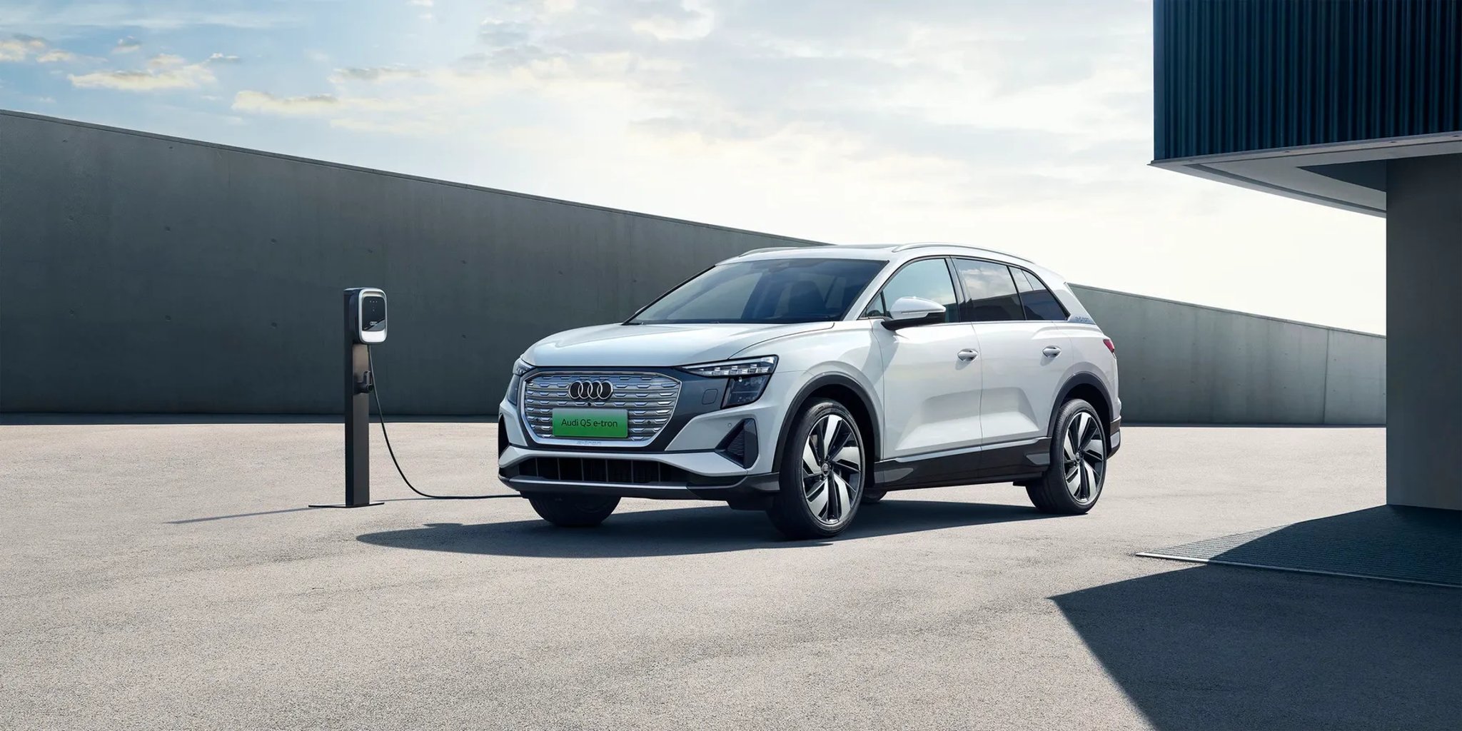 Audi_Q5_e-tron_1_generation__SUV_5-doors__7.jpg