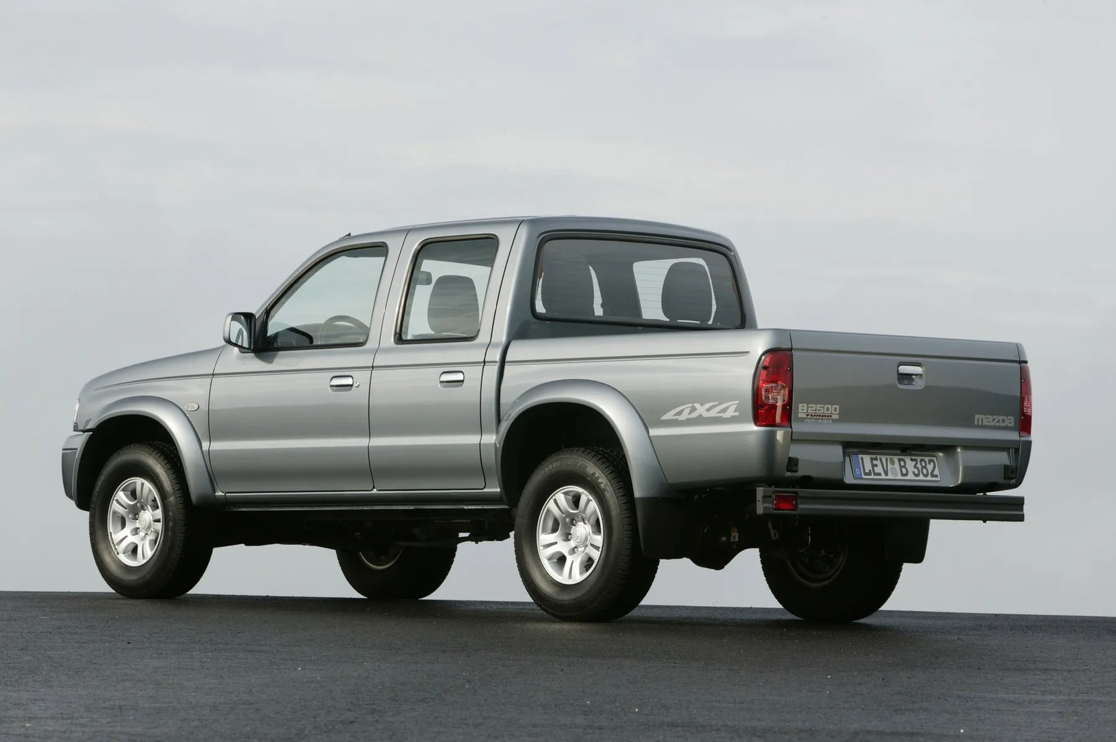 Mazda_Proceed_5_generation__Pickup_double-cab__2.jpg