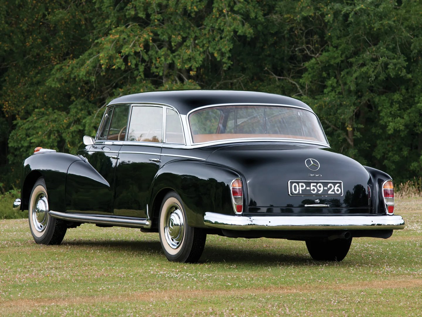 Mercedes_W189_1_generation__Sedan__1.jpg