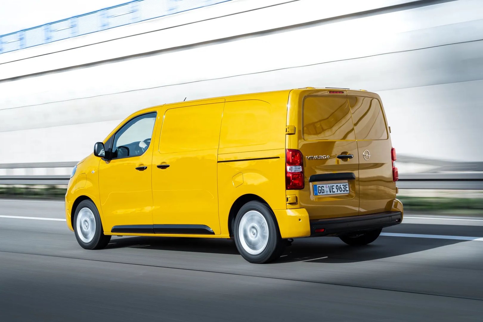 Opel_Vivaro_3_generation__Van__7.jpg