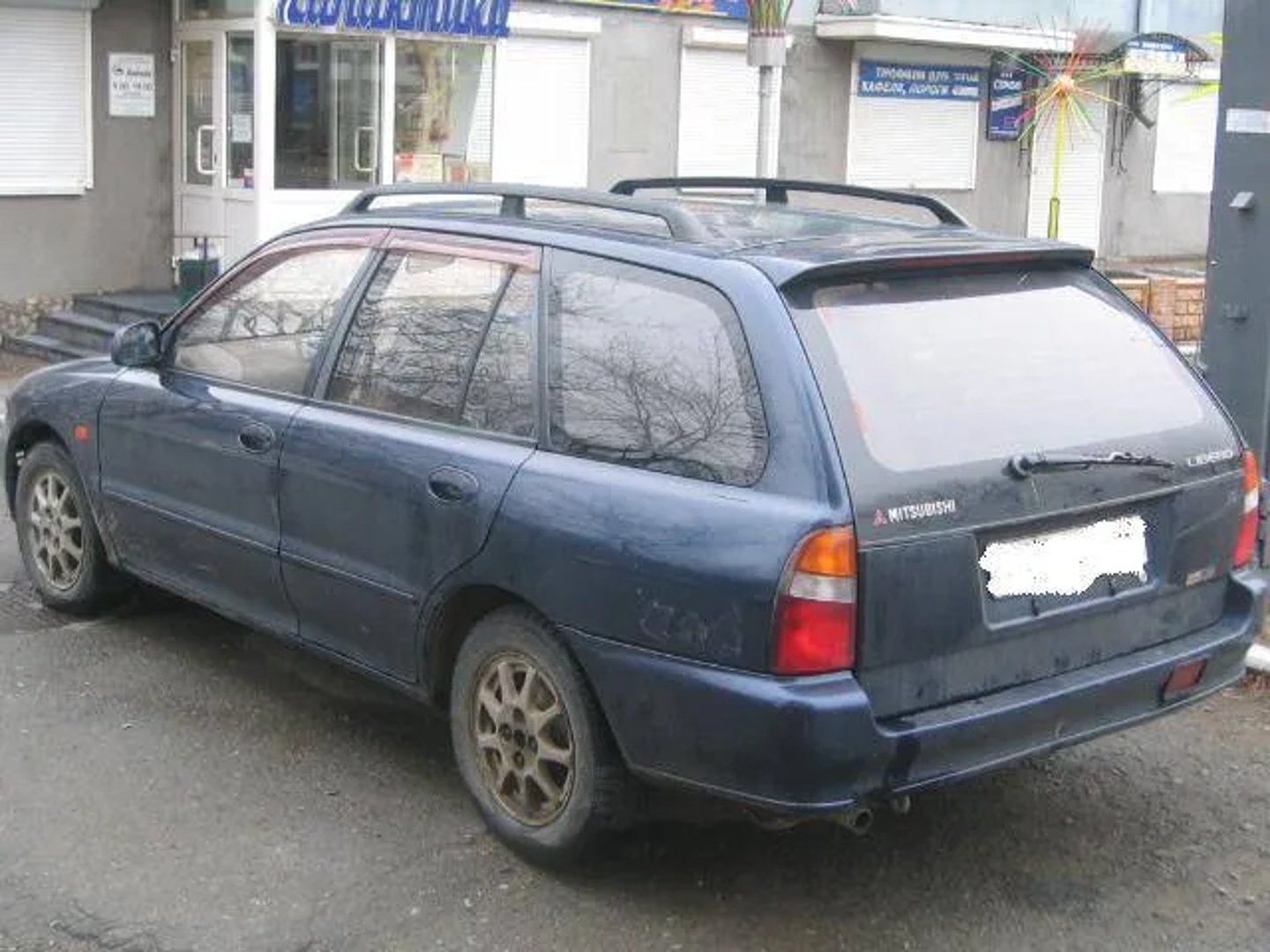 Mitsubishi_Libero_1_generation__Estate_5-door__2.jpg