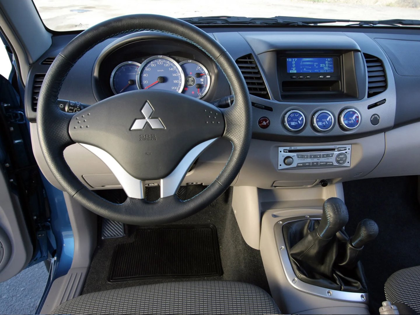 Mitsubishi_L200_4_generation__Pickup_double-cab__8.jpg