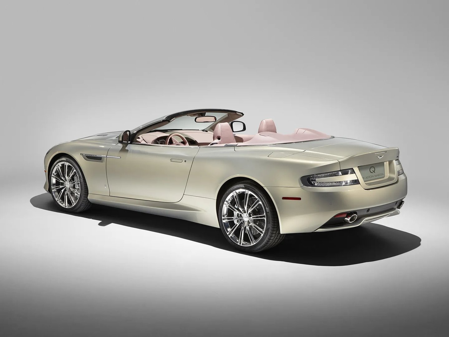 Aston Martin_DB9_1_generation_restyling_2__Cabrio__11.jpg