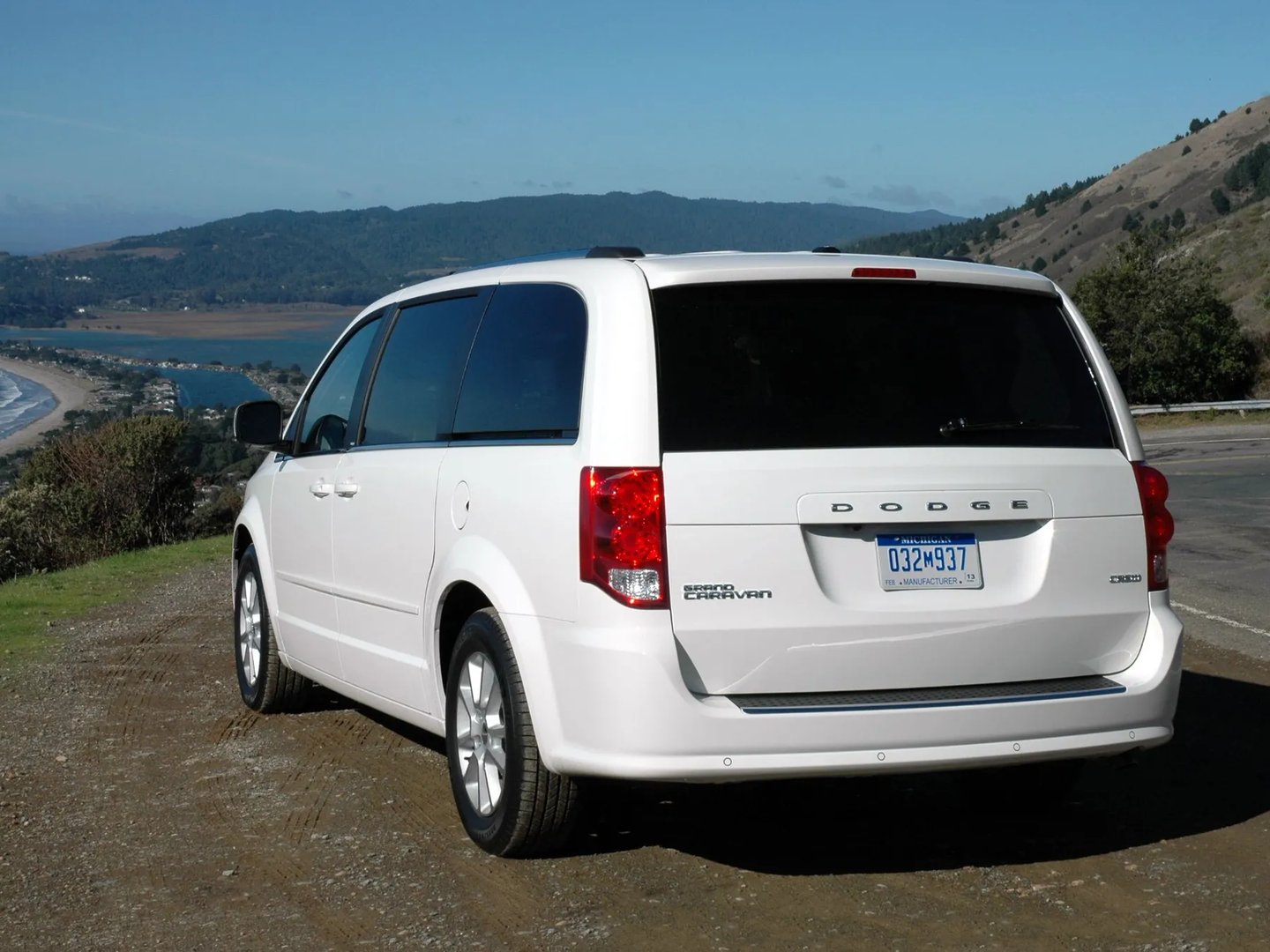Dodge_Caravan_5_generation_restyling_1__Minivan__5.jpg