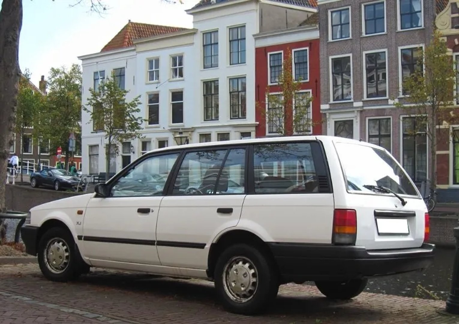Mazda_Familia_6_generation__Estate_5-door__4.jpg