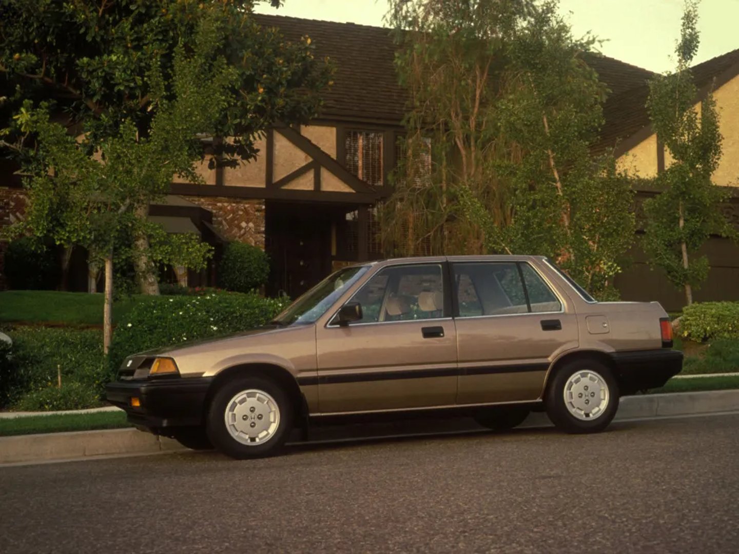 Honda_Civic_3_generation__Sedan__5.jpg