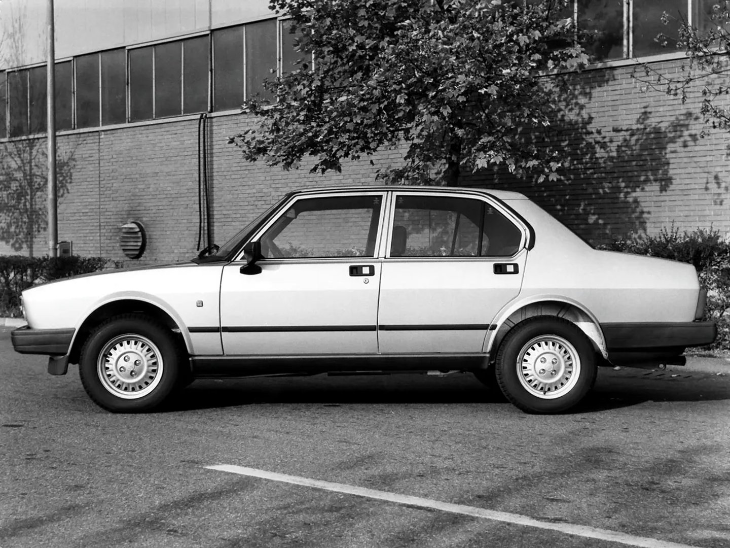 Alfa Romeo_Alfetta_1_generation__Sedan__1.jpg
