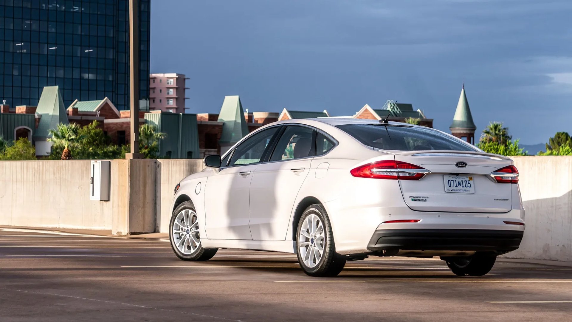 Ford_Fusion_(USA)_2_generation_restyling_2__Sedan__3.jpg