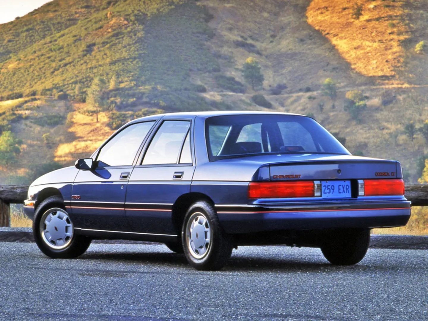 Chevrolet_Corsica_1_generation__Sedan__5.jpg