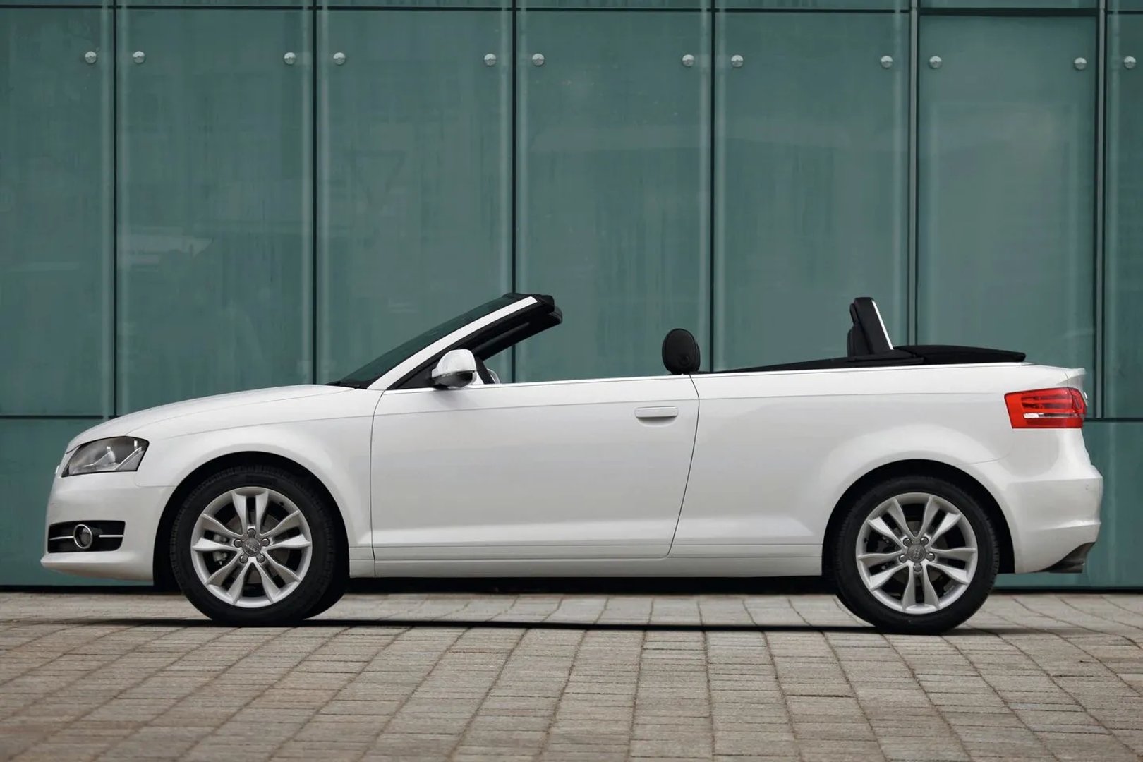 Audi_A3_2_generation_restyling_2__Cabrio__3.jpg